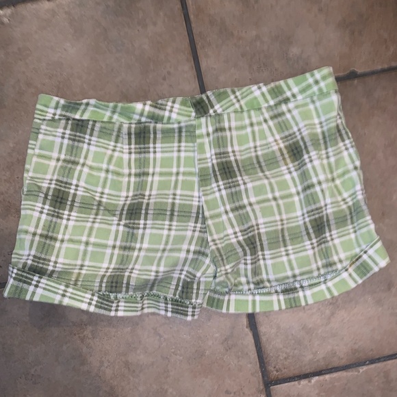 Green hint plad shorts - Picture 3 of 3